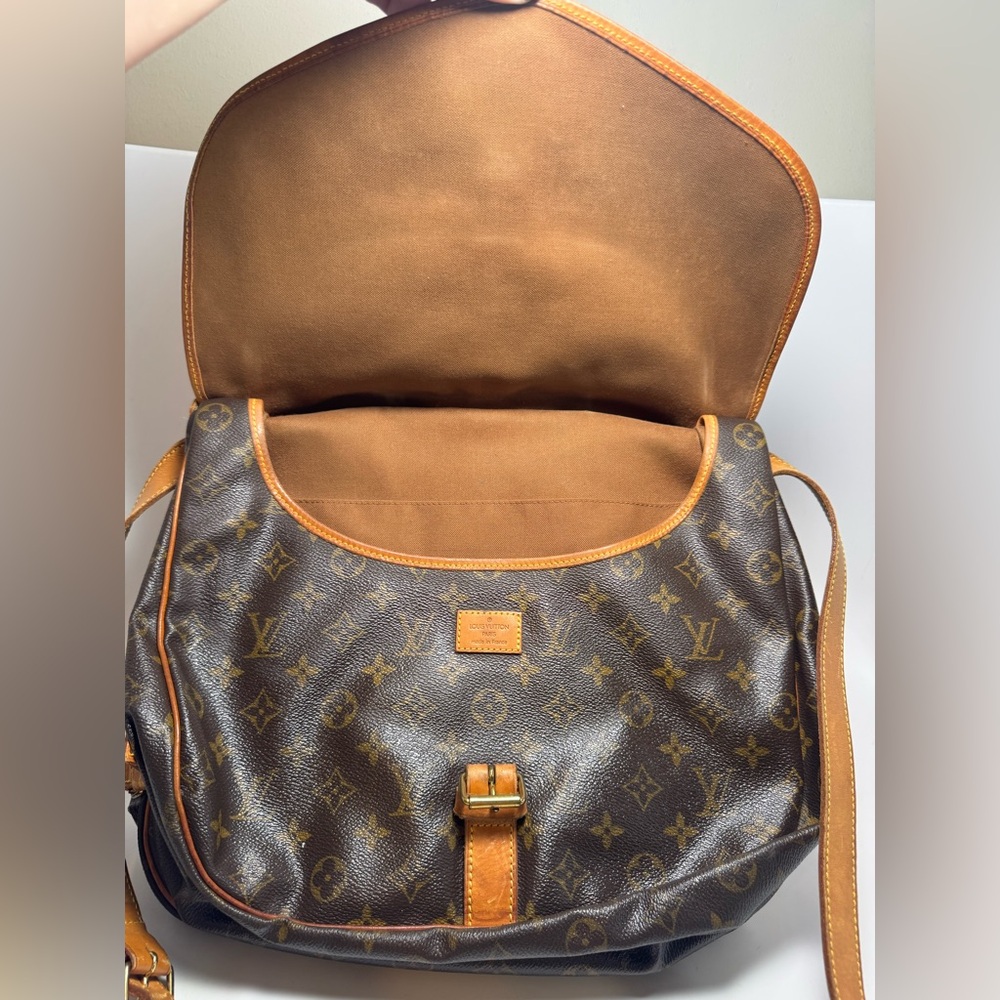 SOLD Louis Vuitton Saumur 35 Monogram Crossbody / Shoulder Bag - Picture 4 of 16